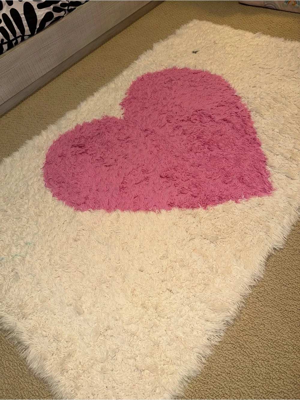 POTTERY BARN Pink Heart Shag Area Rug - Home Art